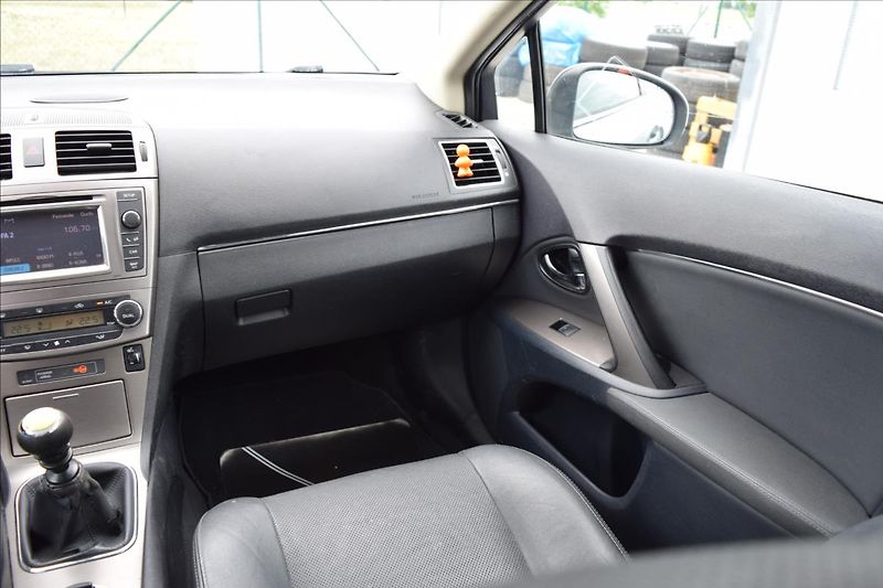 Toyota Avensis 2,2 D-CAT 130KW NOVÉ V CZ - fotka 24 z 43
