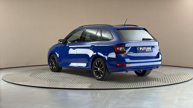 Škoda Fabia 1.0 TSI Black Combi - fotka 2 z 24