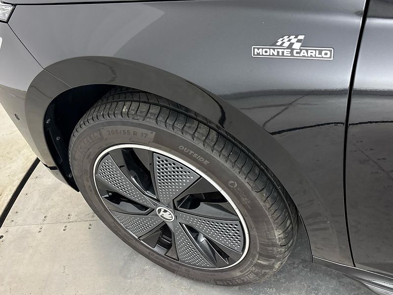 Škoda Kamiq Monte Carlo - fotka 27 z 30