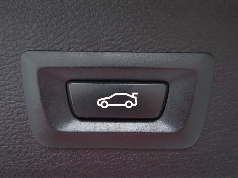 BMW X3 2,0 xDrive20i 135kW X-line DPH - fotka 11 z 32