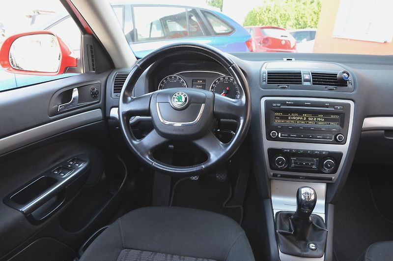 Škoda Octavia (2009) 1.9 TDi 77kW BXE Elegance / ČR - fotka 20 z 30