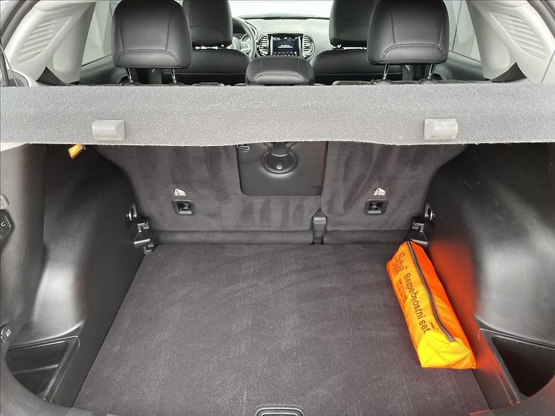 Jeep Compass 1,4 MultiAir AT9 Limited ČR.4x - fotka 26 z 29