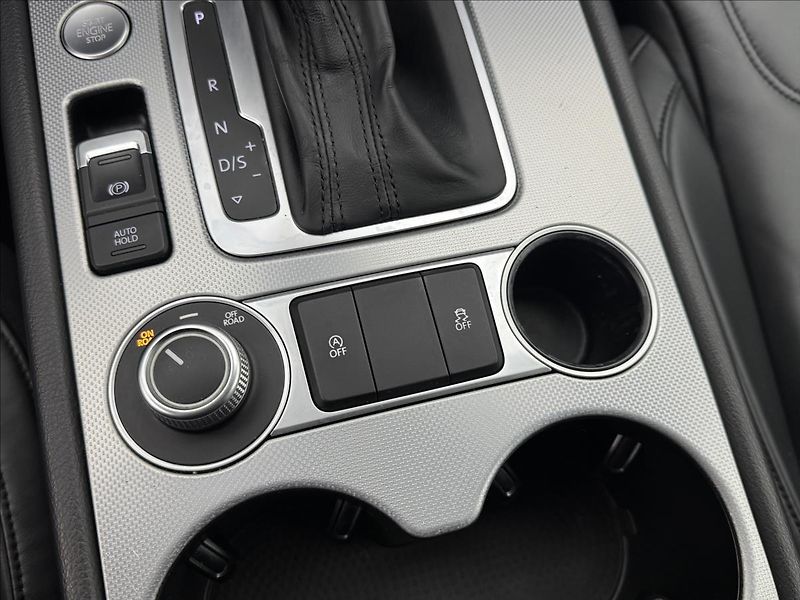 Volkswagen Touareg 3,0 ACC 360° TZ PEČLIVÝ SERVIS - fotka 30 z 49