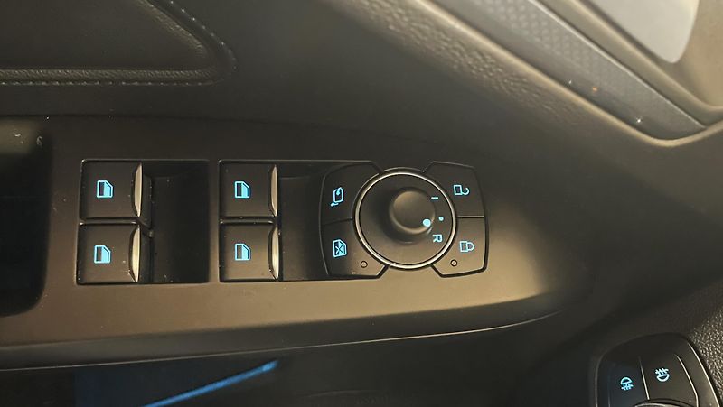 Ford Focus 1.0 EcoBoost  Active X AT, ČR - fotka 21 z 29