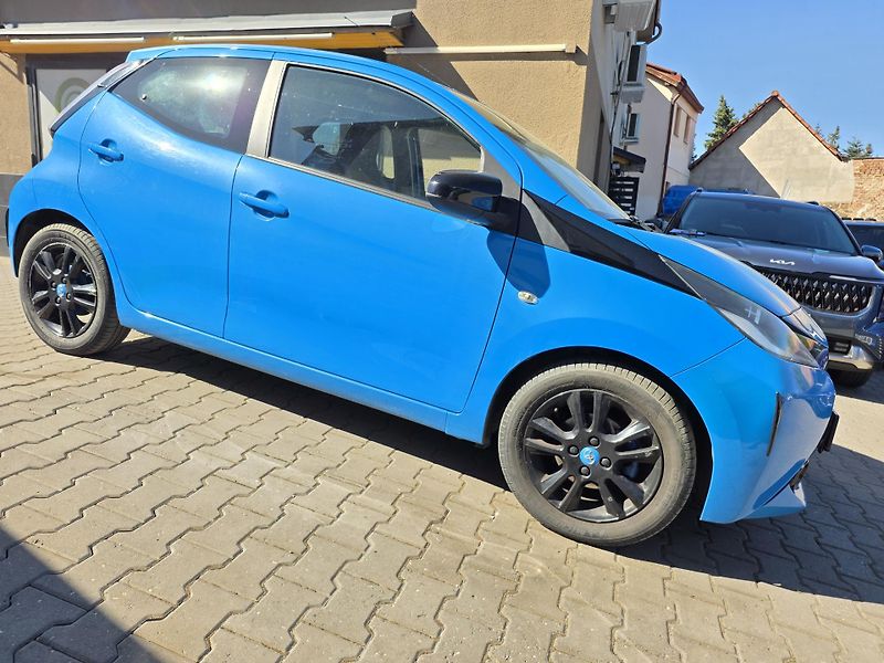 Toyota Aygo 1.0-KLIMA-ALU-POSILOVAČ - fotka 5 z 12