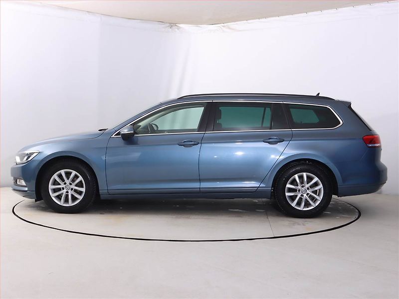 Volkswagen Passat (2015) 2.0 TDI, Automat, Serv.kniha - fotka 3 z 20