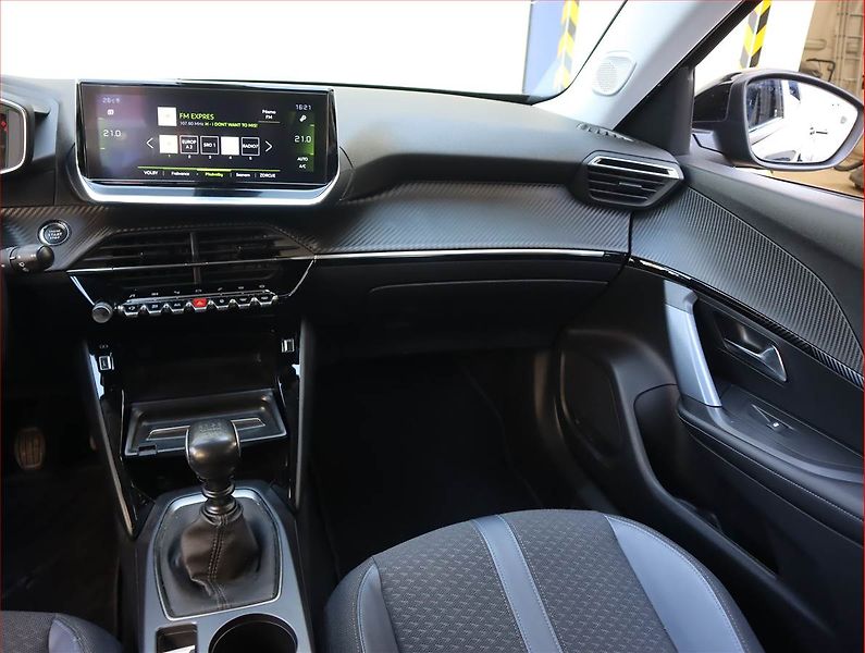 Peugeot 2008 (2020) Active 1.2 PureTech, Kůže - fotka 8 z 20
