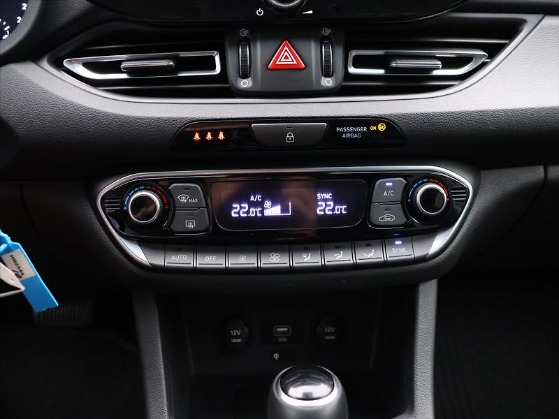 Hyundai i30 1,6 CRDI CZ 1.Maj. DPH - fotka 18 z 27