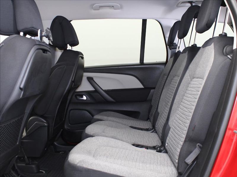 Citroën Grand C4 Picasso 1,6 HDI 88kW 7-míst 1.maj.ČR! - fotka 7 z 23