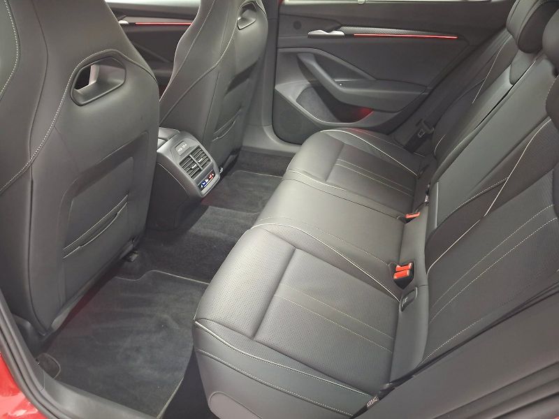 Škoda Superb (2025) iV SportLine DSG 1,5TSi 150kW - fotka 7 z 35
