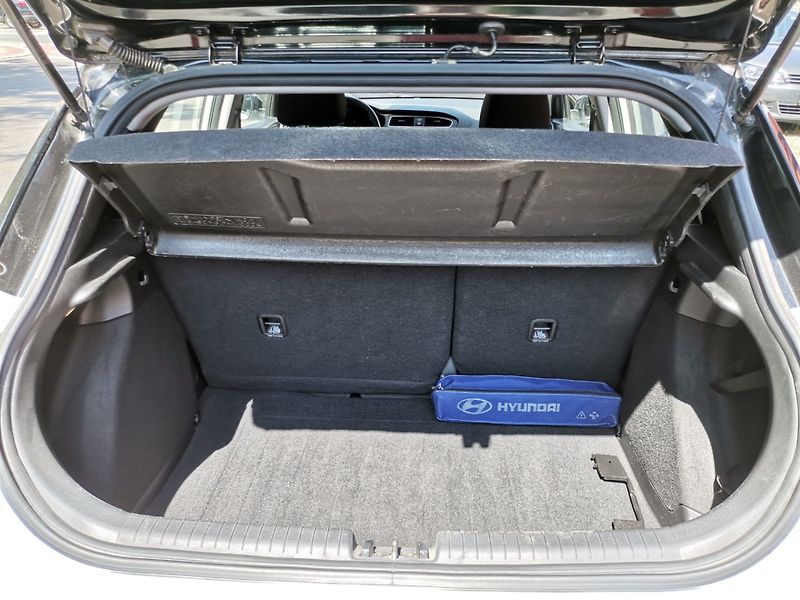 Hyundai i20 (2019) 1.2i 62kw AC Winter PDC - fotka 18 z 25