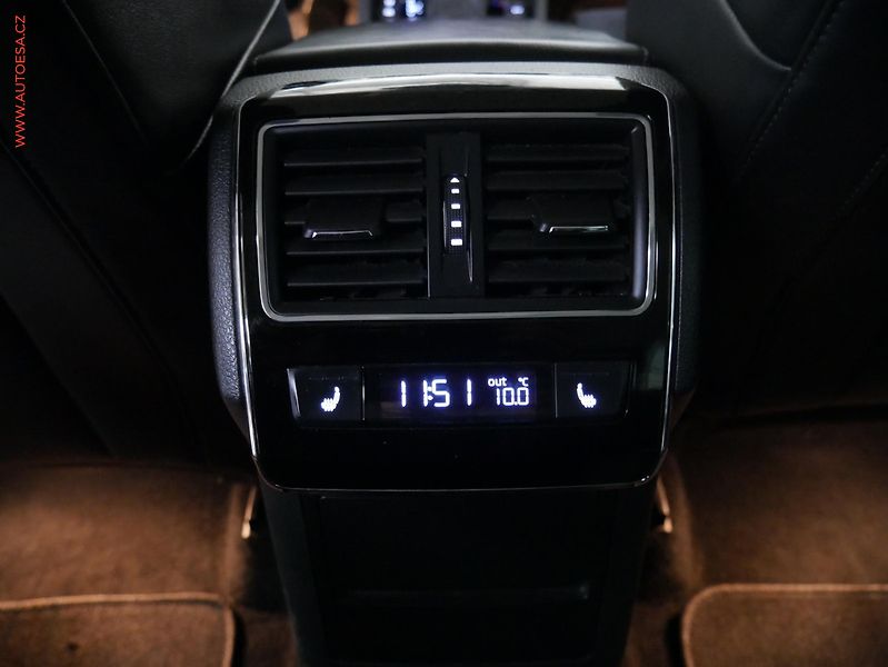 Škoda Superb (2018) 2.0TDi 4x4, ČR, Style, DSG - fotka 23 z 23