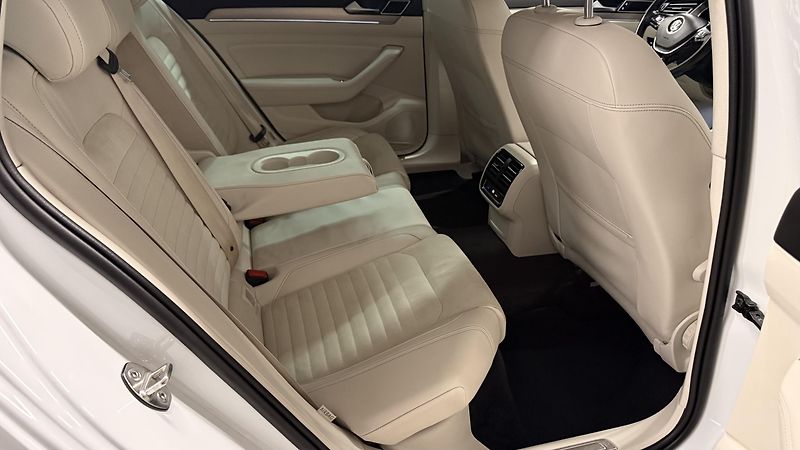 Volkswagen Passat (2019) 2.0 TDI 140kW,ČR, 4MOT DSG - fotka 19 z 48