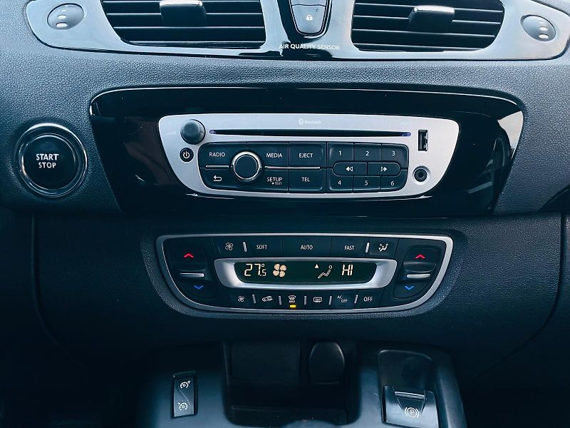 Renault Grand Scénic 1.6dCi MANUÁL KAMERA SERVISKA - fotka 35 z 44