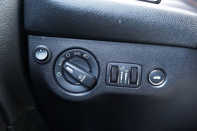 Dodge Challenger 3.6 V6 automat,/kůže/xenony - fotka 29 z 37