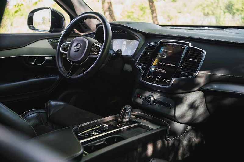 Volvo XC90 (2021) B6 AWD - fotka 3 z 31
