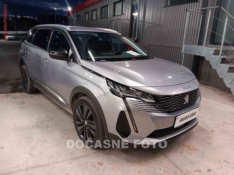 Peugeot 5008 (2021) 1.2 PT, 1.maj,ČR, AT, navi - fotka 1 z 3