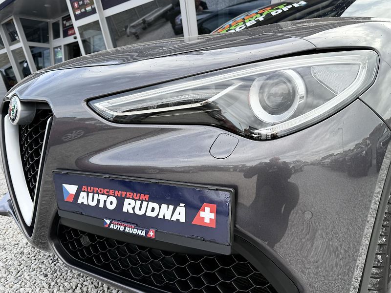 Alfa Romeo Stelvio 2,0T Q4 280PS 4x4 Automat - fotka 3 z 40