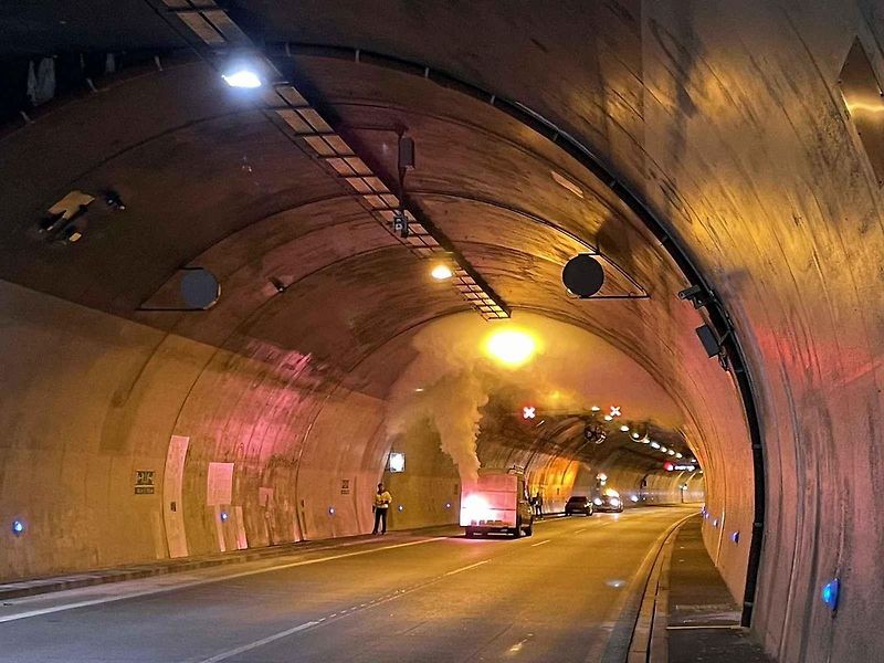 Simulovaný požár v Klimkovickém tunelu při zkoušce nových bezpečnostních a napájecích systémů, 13. 10. 2024.