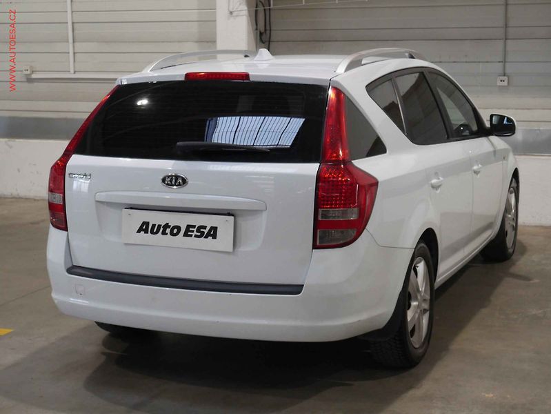 Kia Ceed (2012) 1.6i, ČR, AC - fotka 6 z 16