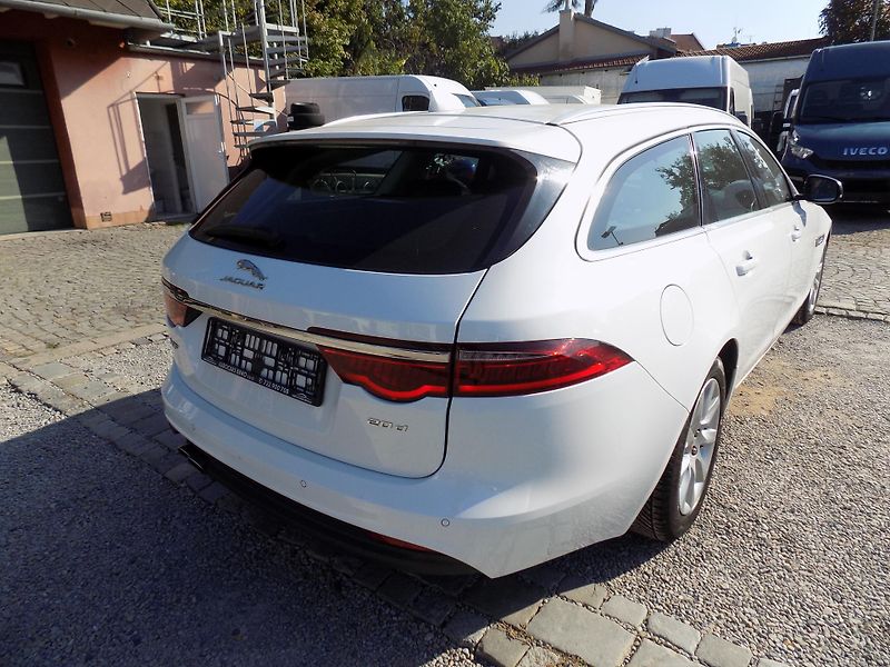 Jaguar XF 20D 132 KW  - fotka 9 z 36
