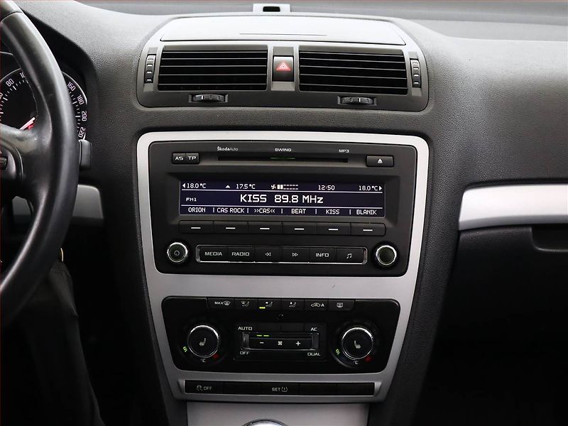 Škoda Octavia (2010) 1.6 TDI, Xenony, Tempomat - fotka 10 z 15