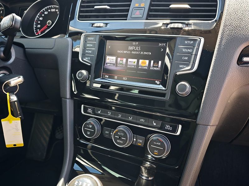 Volkswagen Golf (2014) 2,0 TDI 110 KW Highline - fotka 23 z 35