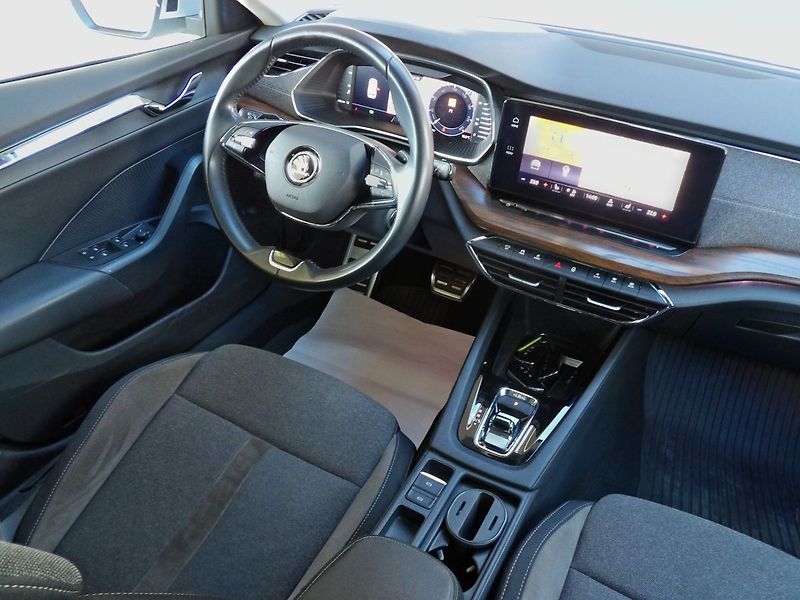 Škoda Octavia 2.0TDI Scout DSG 4x4 ČR DPH - fotka 20 z 32