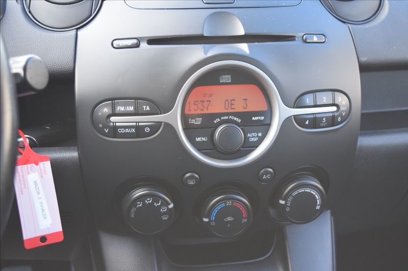 Mazda 2 1,5 MZR 76KW ALU KLIMA - fotka 31 z 38