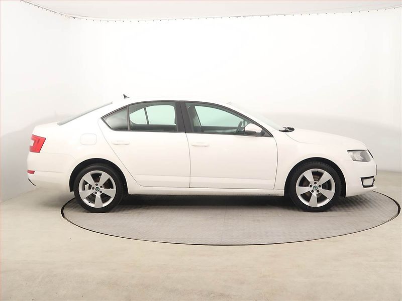 Škoda Octavia (2013) Elegance 1.6 TDI, Navi - fotka 6 z 15