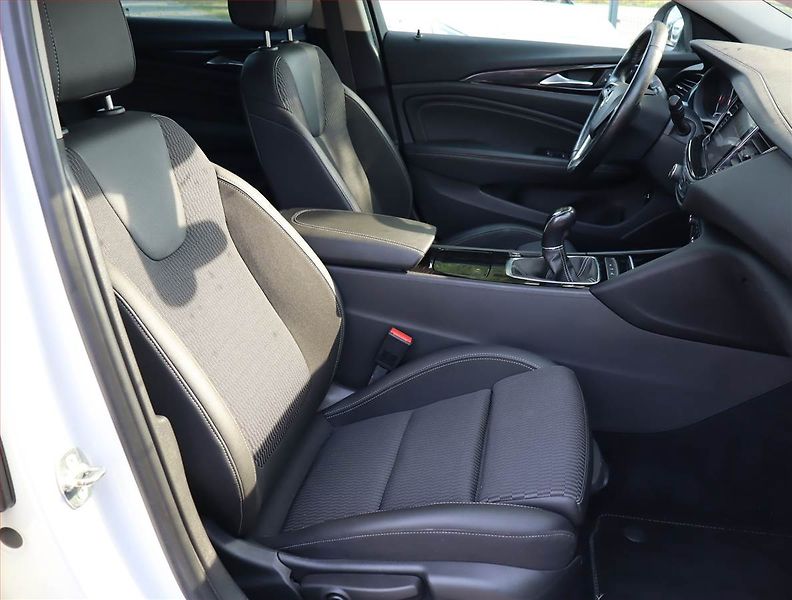 Opel Insignia (2017) 2.0 CDTI, Serv.kniha, Kůže - fotka 9 z 22