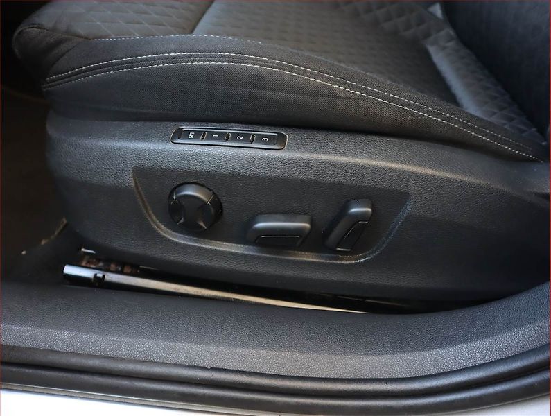 Škoda Superb (2017) 1.6 TDI, Automat, Navi - fotka 21 z 23