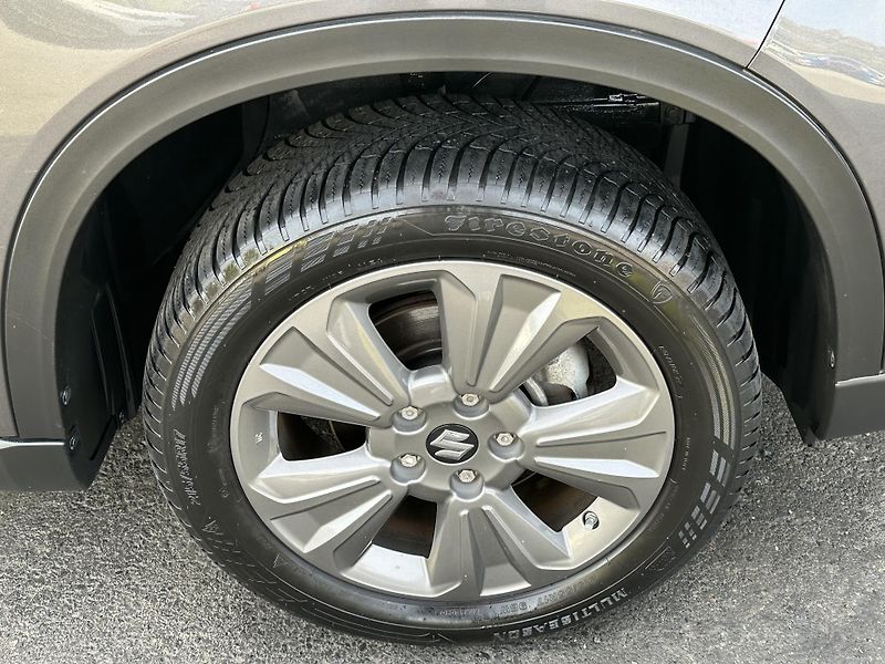 Suzuki Vitara (2024) 4x4*1.4 hybrid/95Kw * 1.Maj.  - fotka 36 z 38