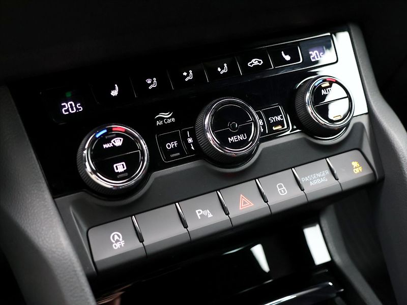Škoda Karoq 1,5 TSI 110kW DSG Sportline DP - fotka 25 z 34