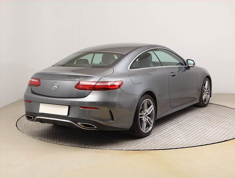 Mercedes-Benz Třídy E (2018) AMG Paket E 200 - fotka 5 z 26