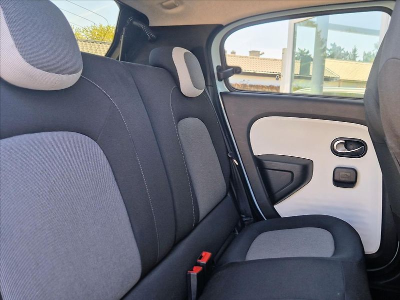 Hyundai i40 1,7 CRDi, Navi, Xenony, Tažné - fotka 10 z 26