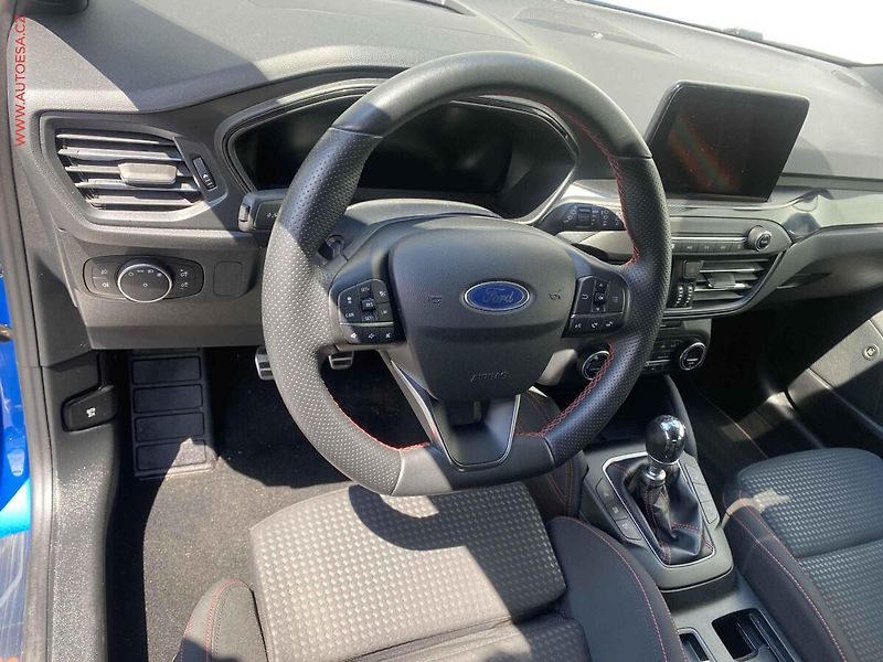 Ford Focus (2020) 1.0 EB, ST-Line, LED, navi - fotka 12 z 20
