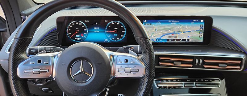 Mercedes-Benz EQC (2022) 400 4M AMG SOH 94,5% 85kWh - fotka 27 z 50