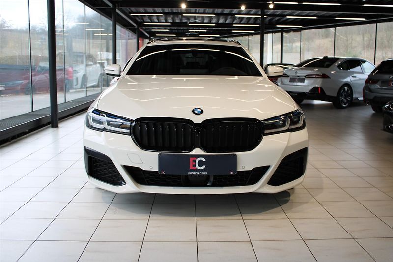 BMW Řada 5 530d xDrive M Sport DAProf/360 - fotka 2 z 35