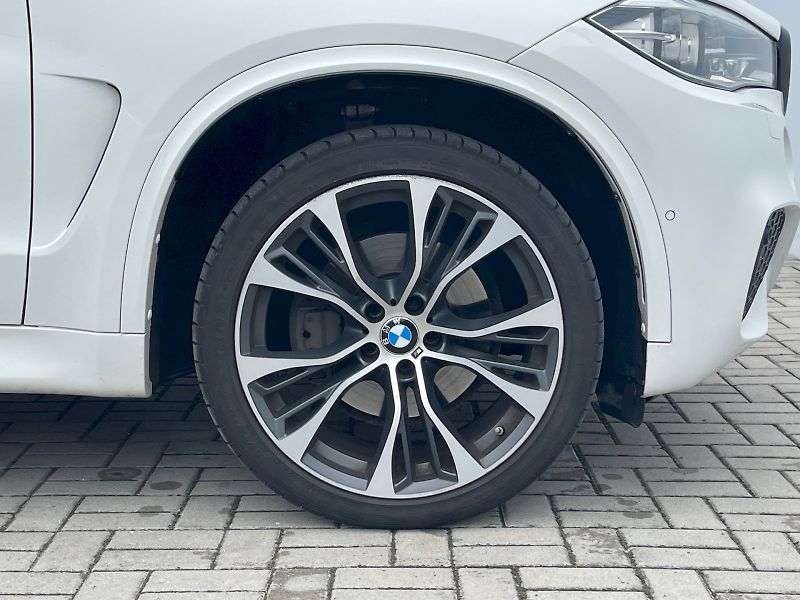 BMW X5 (2017) 3.0 / 230 kW xDrive 40d M-Pake - fotka 15 z 30