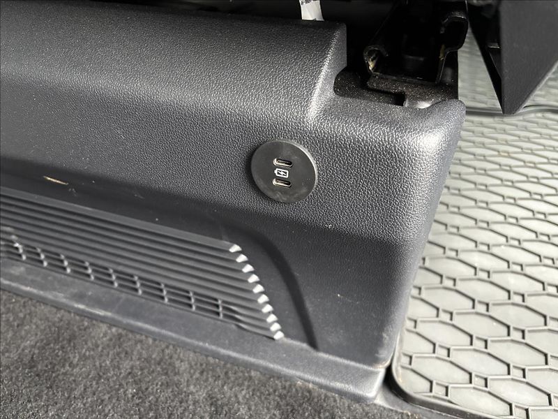 Ford Tourneo Custom 2,0 EcoBlue 125kW L2 Titanium - fotka 23 z 47