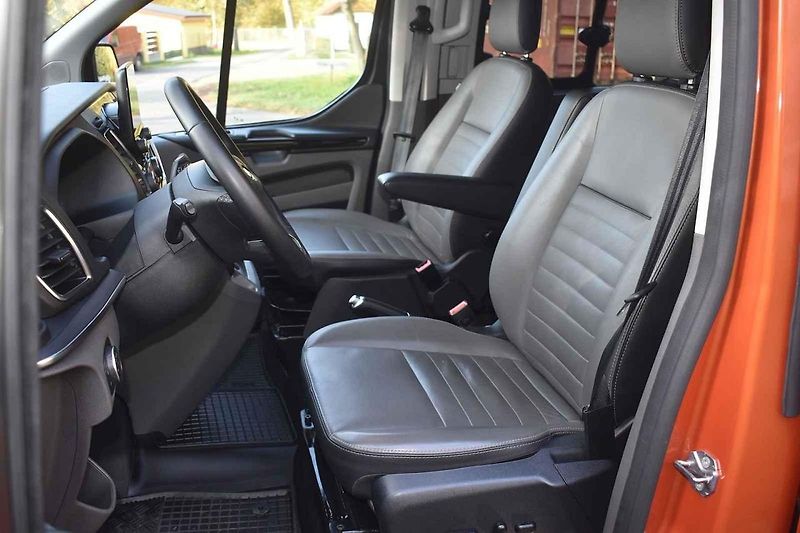 Ford Tourneo Custom je dobře jezdící vůz pro opravdu velké rodiny