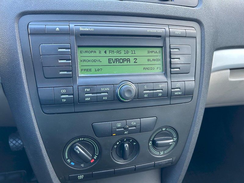 Škoda Octavia (2006) Ambiente 1.6 FSI 85 kW - fotka 18 z 23