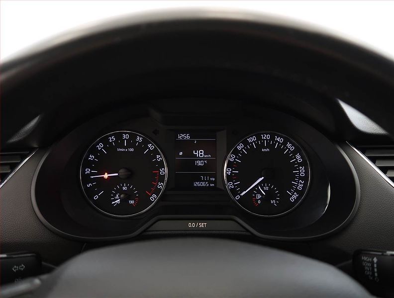 Škoda Octavia (2013) 1.6 TDI, Tempomat - fotka 11 z 17