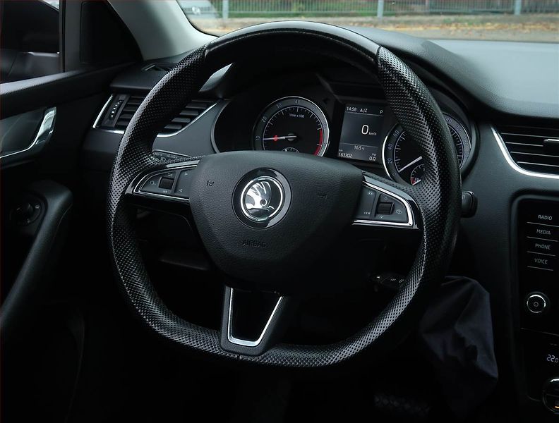 Škoda Octavia (2020) 1.5 TSI, Automat, Kůže, Navi - fotka 21 z 21