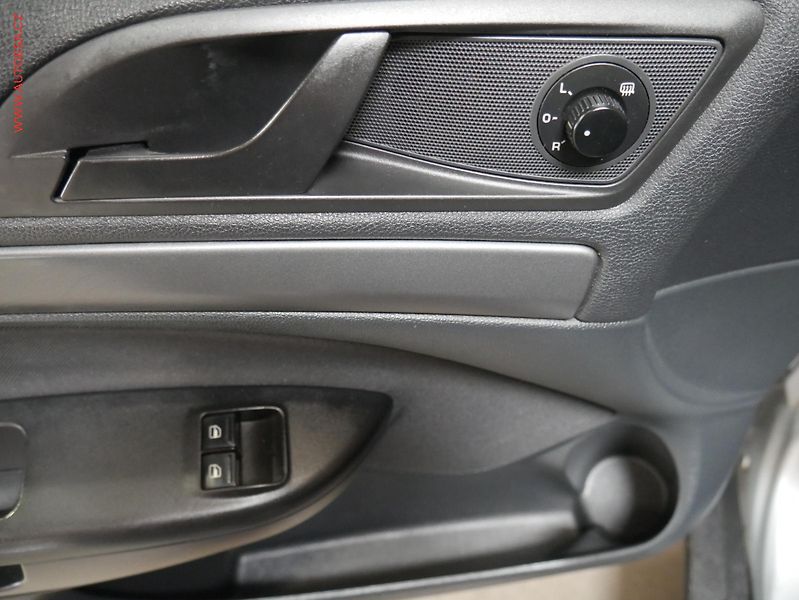 Škoda Octavia (2010) 1.2TSI, ČR, AC, STK11/27 - fotka 11 z 14