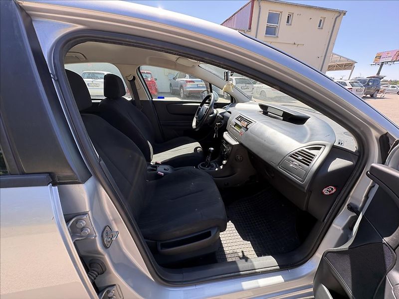 Citroën C4 1,4 i 65kW CZ,Klima,Orig.Km ! - fotka 15 z 21