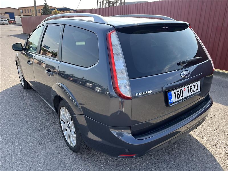 Ford Focus 1,8 i KLIMA 2x KOLA VYHŘ. OKNO - fotka 8 z 37