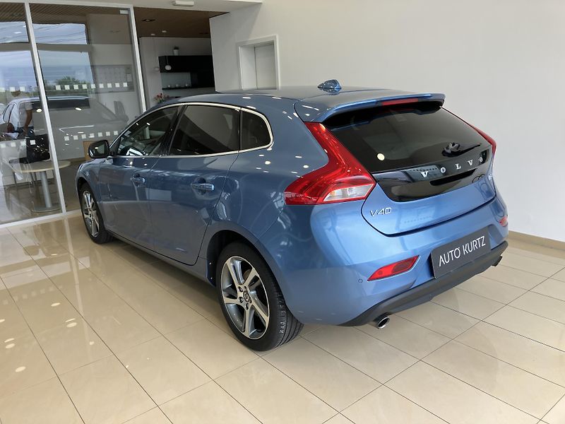 Volvo V40 T3 FWD Summum, MT6 - fotka 6 z 42