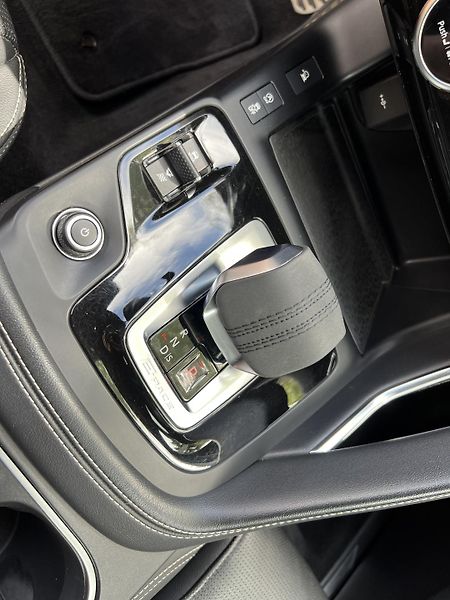 Jaguar E-Pace 2.0 D165 AWD R-DYNAMIC ZÁRUKA - fotka 13 z 18
